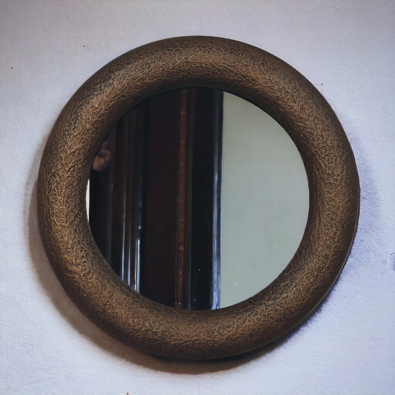 Round Metallic Hammered Mirror4
